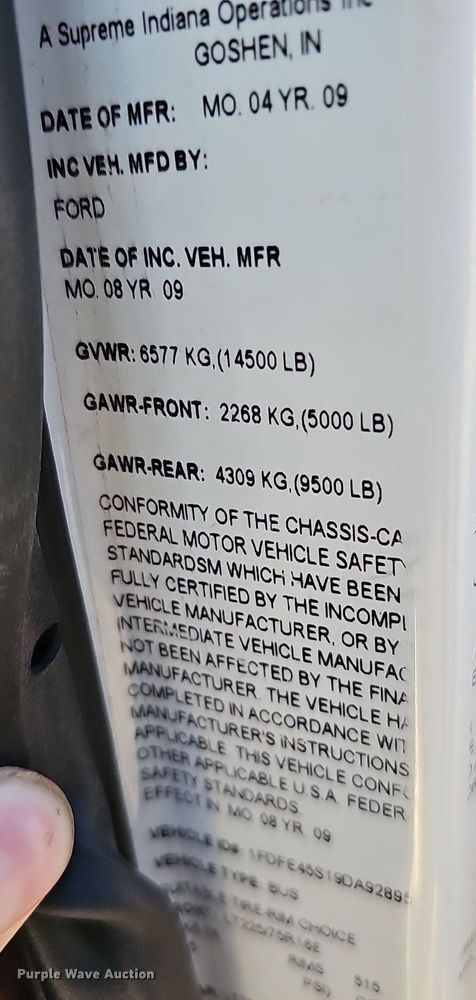 image for item DQ1196 2010 Ford E450 Super Duty  shuttle bus