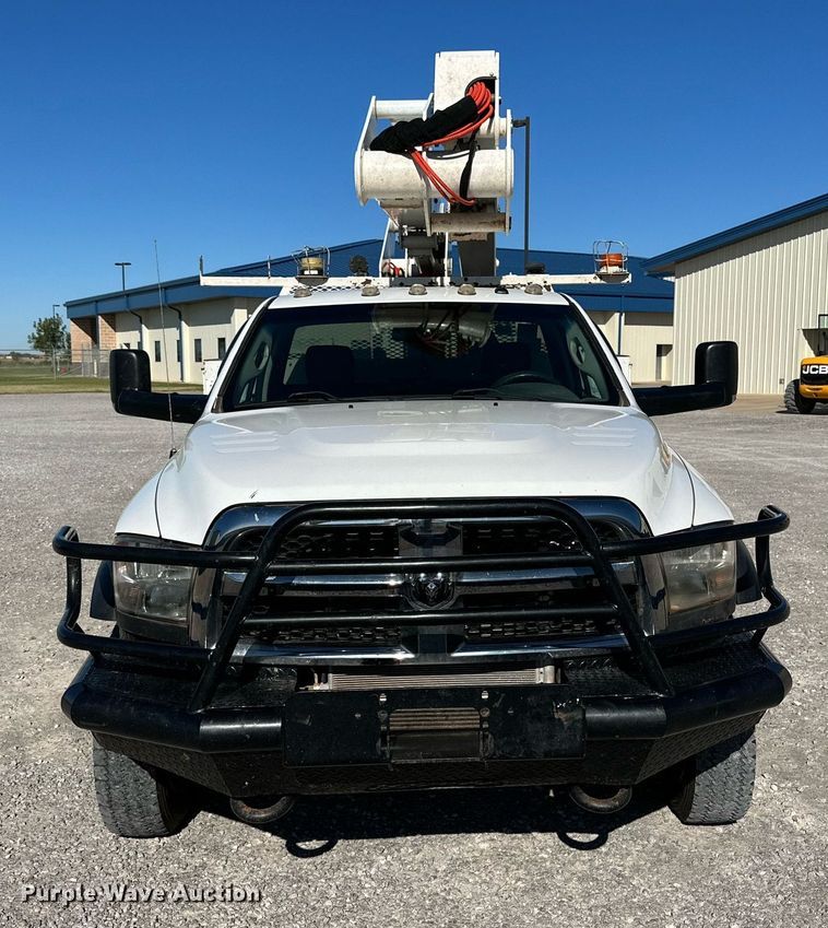 image for item DQ1449 2015 Dodge Ram 5500  bucket truck