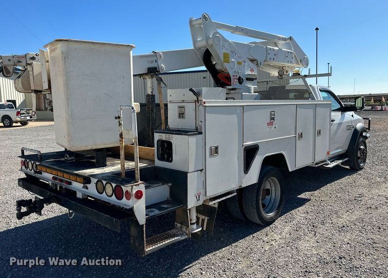 image for item DQ1449 2015 Dodge Ram 5500  bucket truck