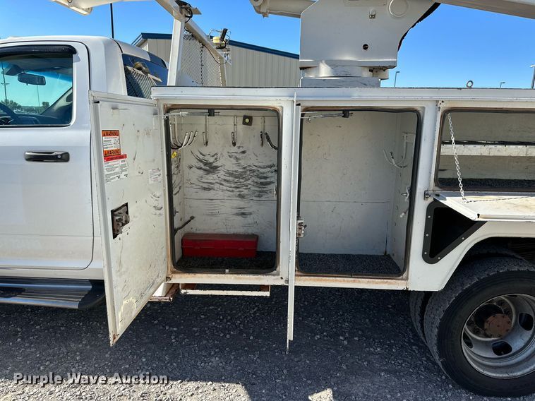image for item DQ1449 2015 Dodge Ram 5500  bucket truck