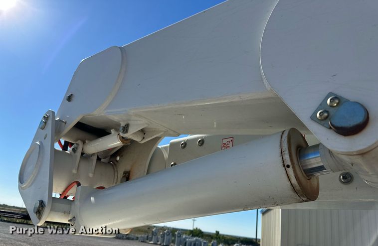 image for item DQ1449 2015 Dodge Ram 5500  bucket truck