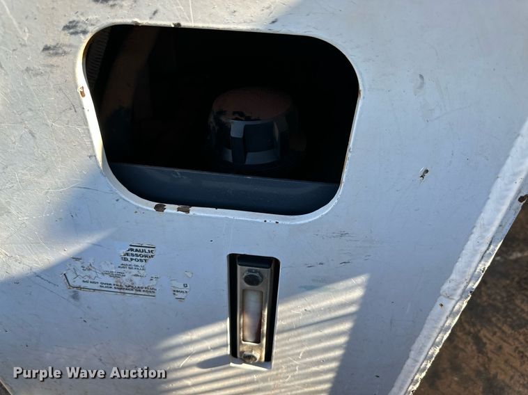 image for item DQ1449 2015 Dodge Ram 5500  bucket truck