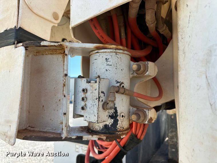 image for item DQ1449 2015 Dodge Ram 5500  bucket truck