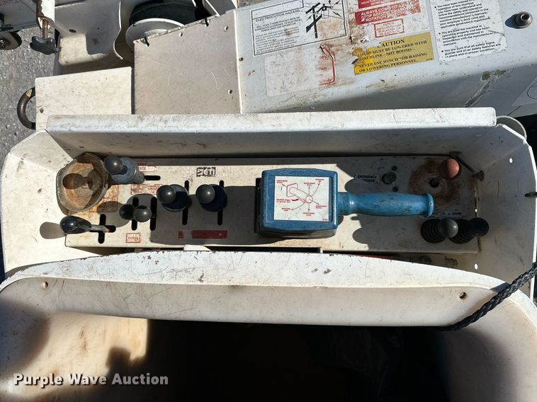 image for item DQ1449 2015 Dodge Ram 5500  bucket truck