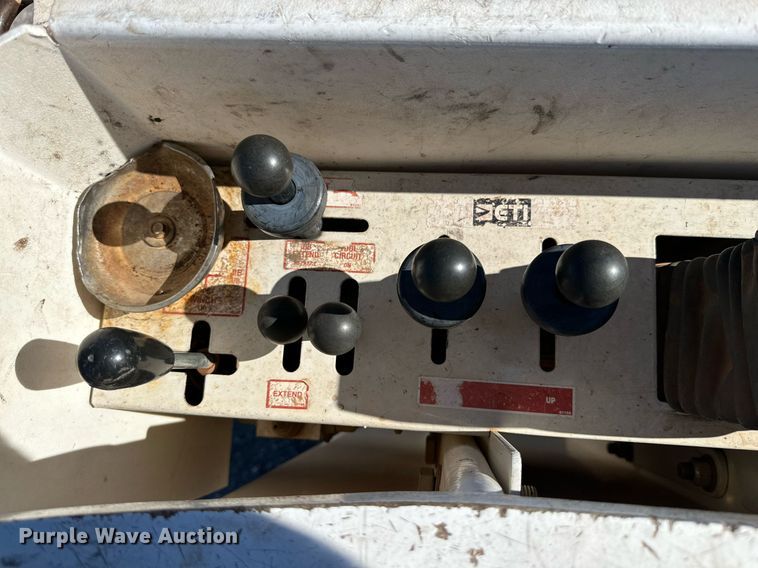 image for item DQ1449 2015 Dodge Ram 5500  bucket truck