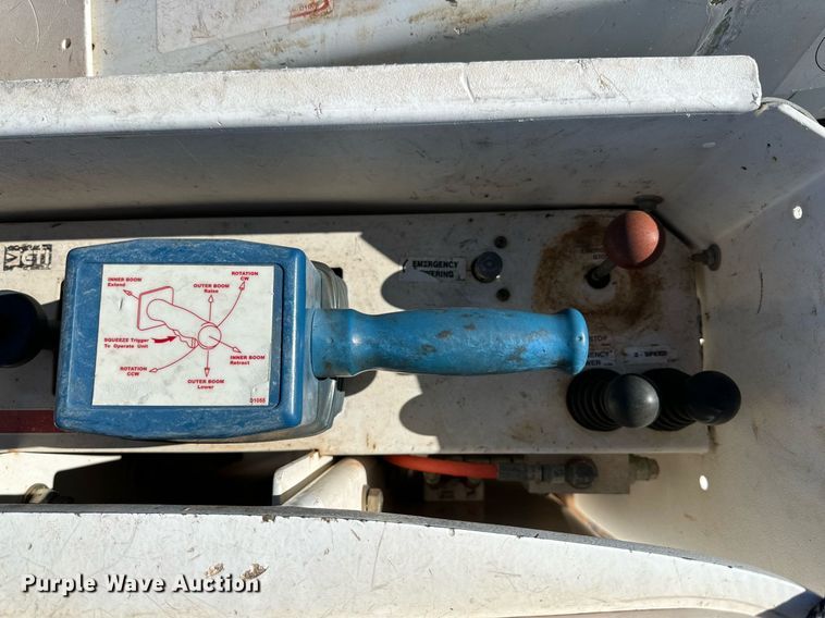 image for item DQ1449 2015 Dodge Ram 5500  bucket truck