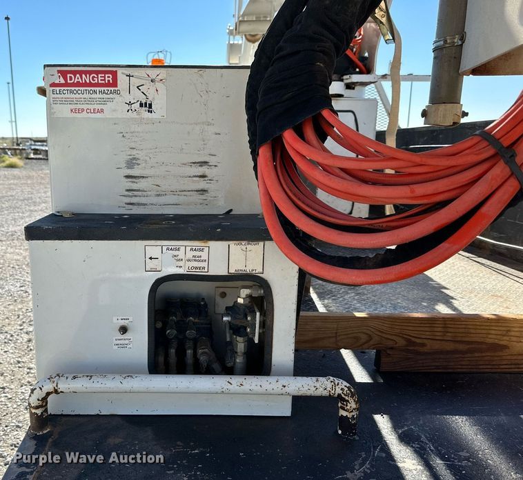 image for item DQ1449 2015 Dodge Ram 5500  bucket truck