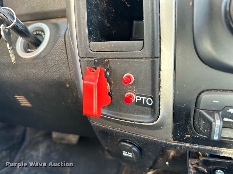 image for item DQ1449 2015 Dodge Ram 5500  bucket truck