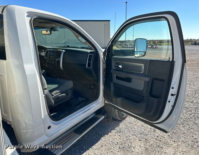 image for item DQ1449 2015 Dodge Ram 5500  bucket truck