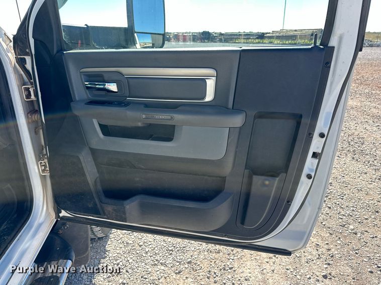 image for item DQ1449 2015 Dodge Ram 5500  bucket truck