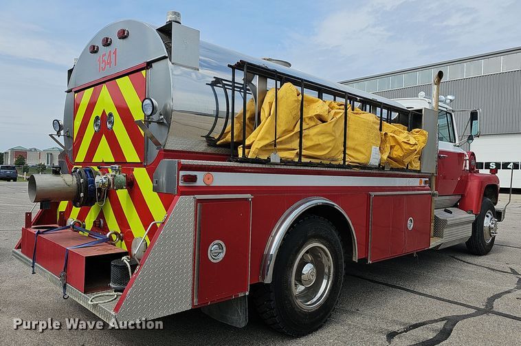 image for item DR5779 1983 Ford 8000  fire truck