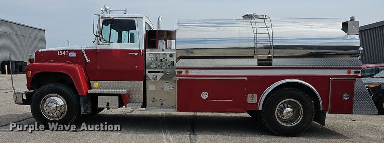 image for item DR5779 1983 Ford 8000  fire truck