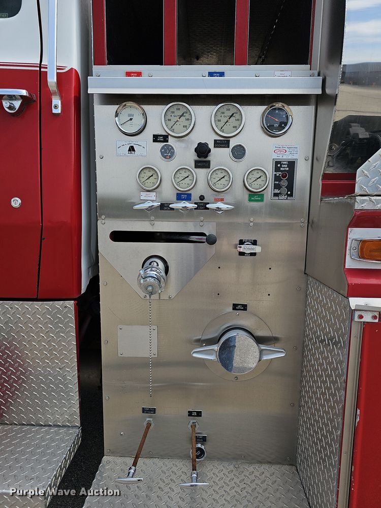 image for item DR5779 1983 Ford 8000  fire truck