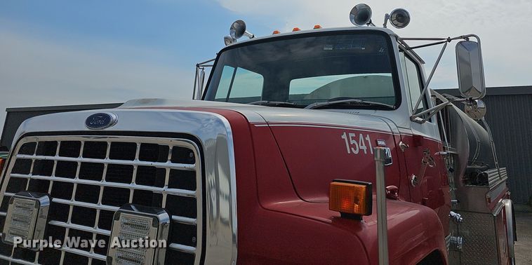 image for item DR5779 1983 Ford 8000  fire truck