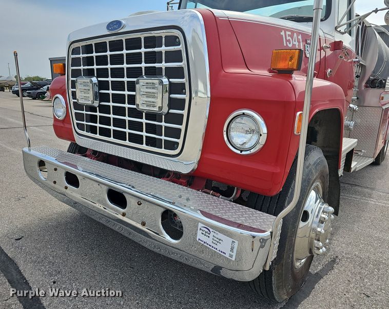 image for item DR5779 1983 Ford 8000  fire truck