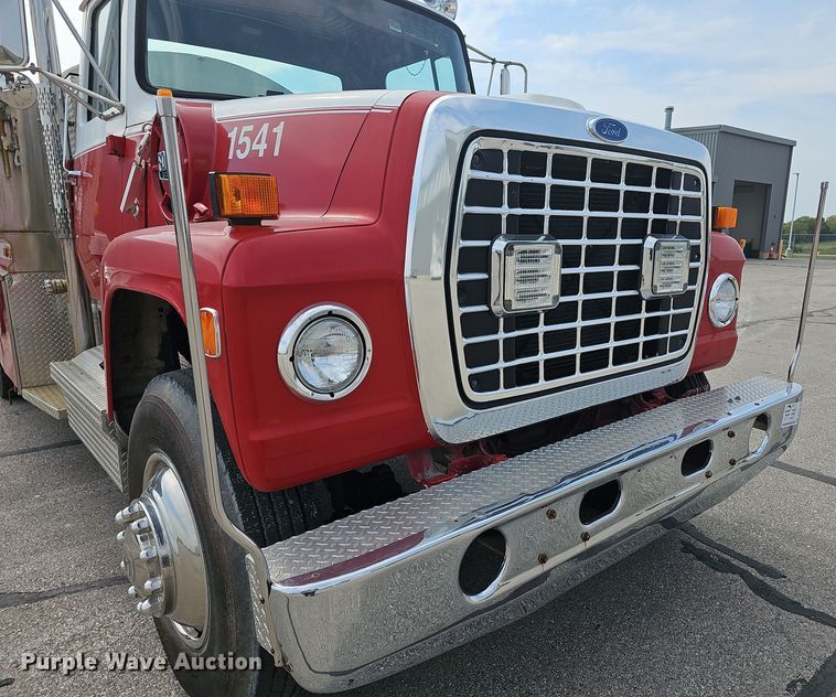 image for item DR5779 1983 Ford 8000  fire truck