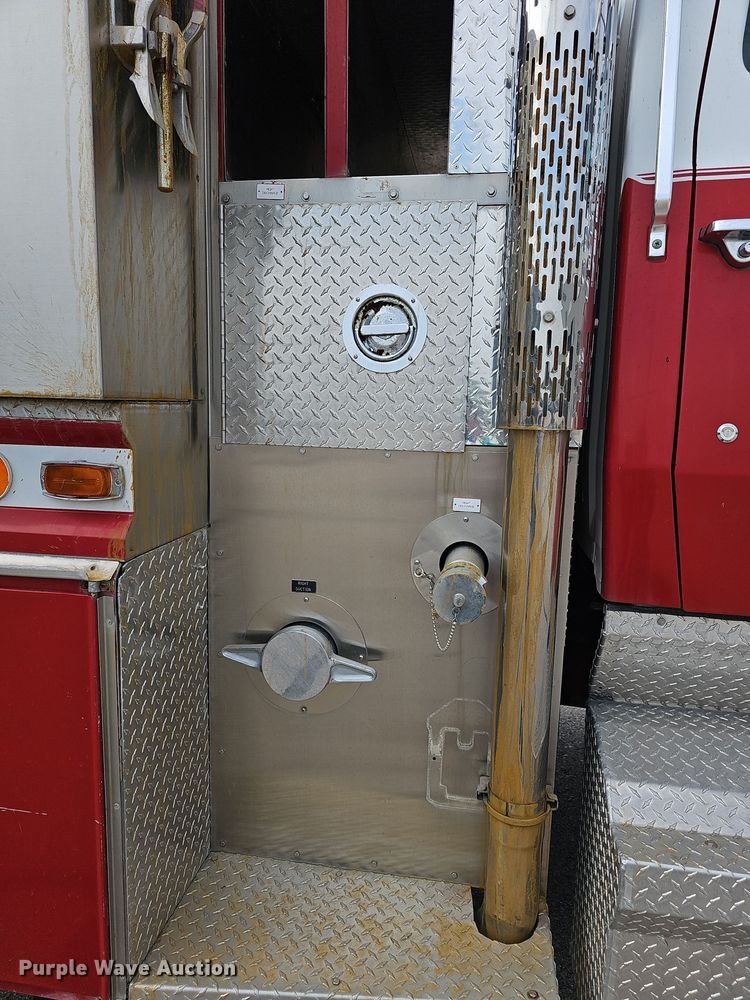 image for item DR5779 1983 Ford 8000  fire truck