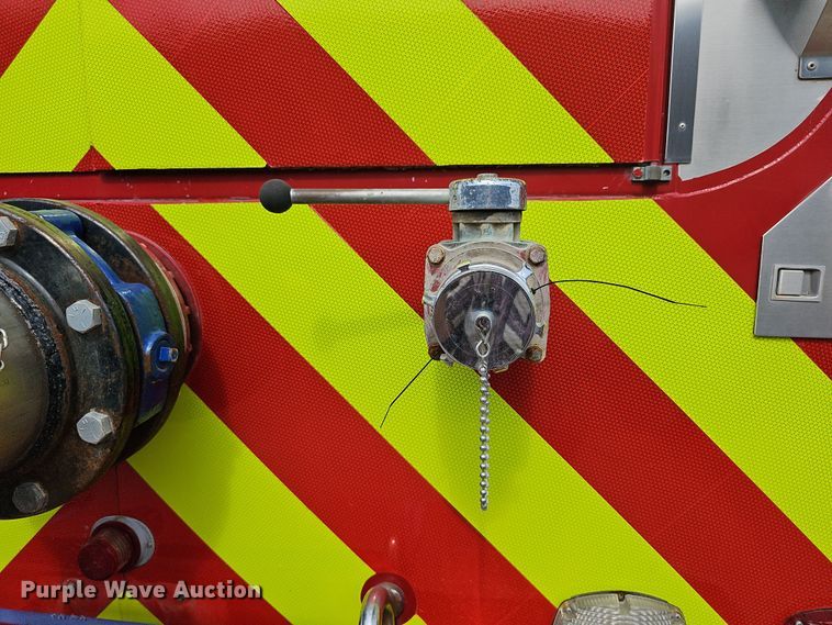 image for item DR5779 1983 Ford 8000  fire truck