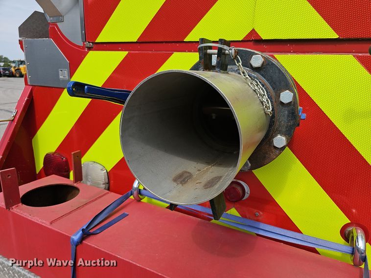 image for item DR5779 1983 Ford 8000  fire truck