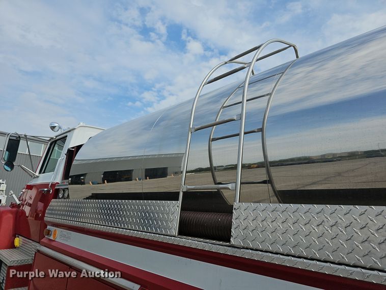 image for item DR5779 1983 Ford 8000  fire truck