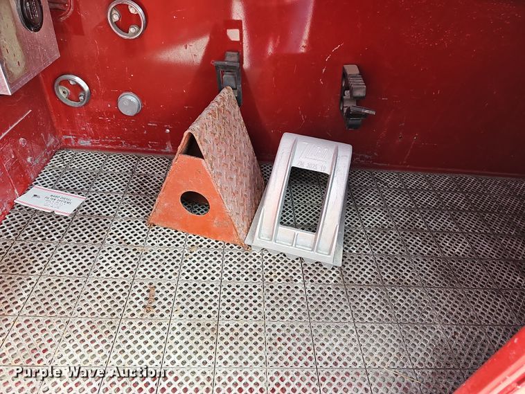 image for item DR5779 1983 Ford 8000  fire truck