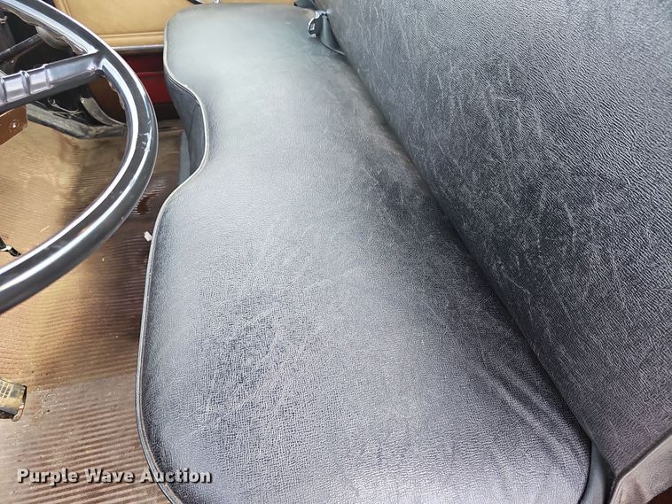 image for item DR5779 1983 Ford 8000  fire truck