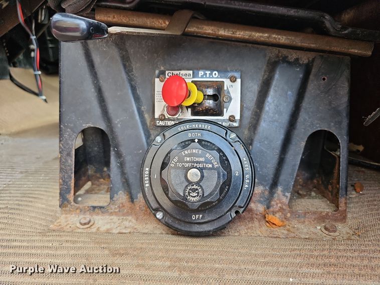 image for item DR5779 1983 Ford 8000  fire truck