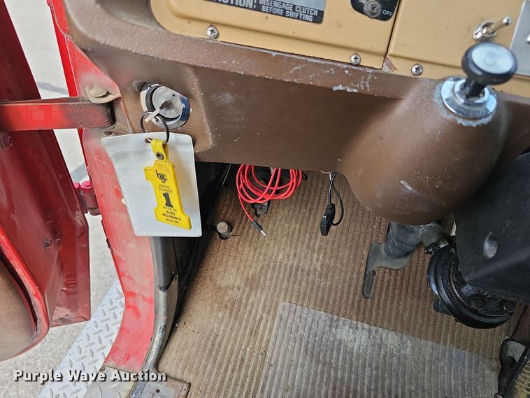 image for item DR5779 1983 Ford 8000  fire truck