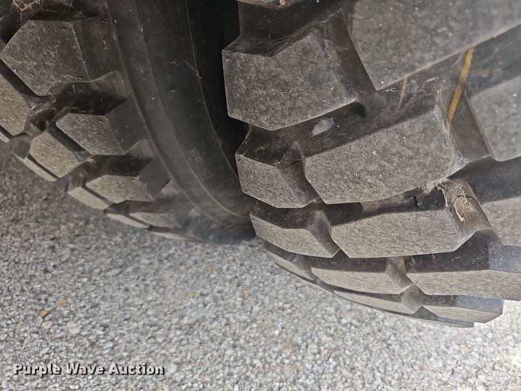 image for item DR5779 1983 Ford 8000  fire truck