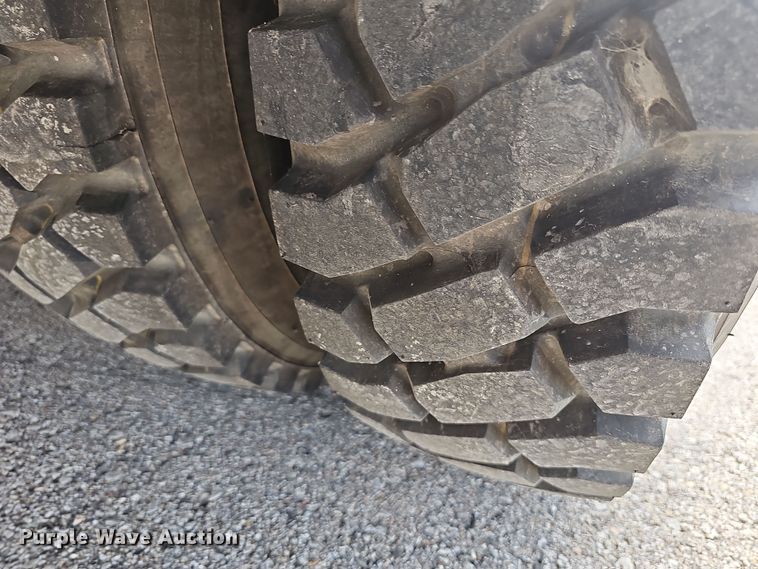 image for item DR5779 1983 Ford 8000  fire truck