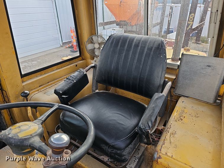 image for item DS5641 1969 Caterpillar 930  wheel loader