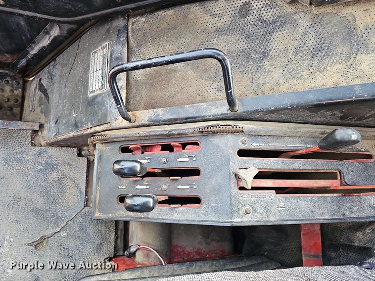 image for item DS5642 1978 International F1086  tractor