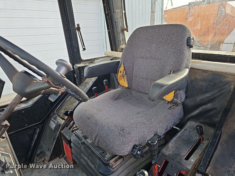 image for item DS5642 1978 International F1086  tractor
