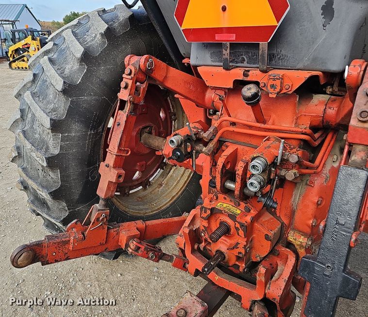 image for item DS5642 1978 International F1086  tractor