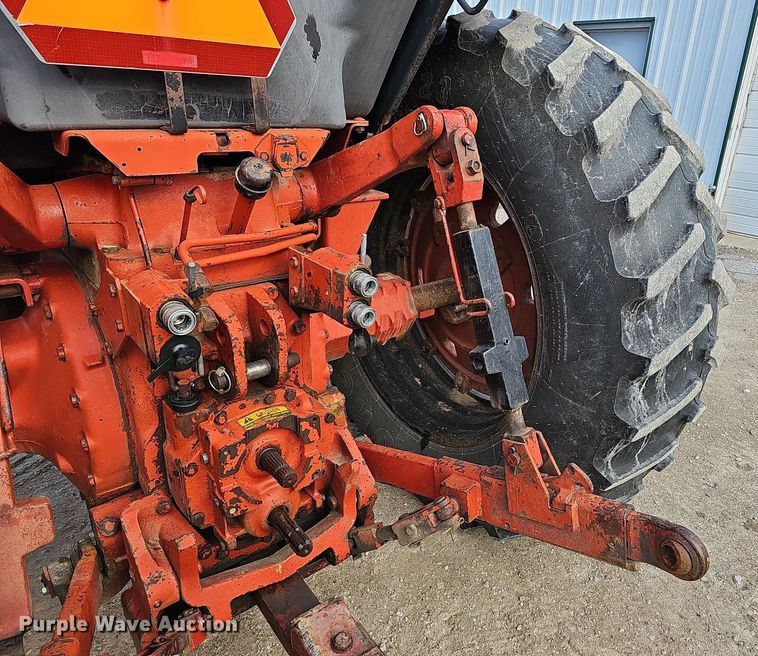 image for item DS5642 1978 International F1086  tractor