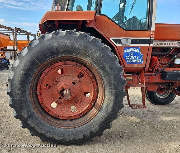 image for item DS5642 1978 International F1086  tractor