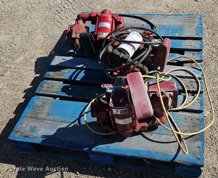 image for item DS5646 (2) fuel tanks