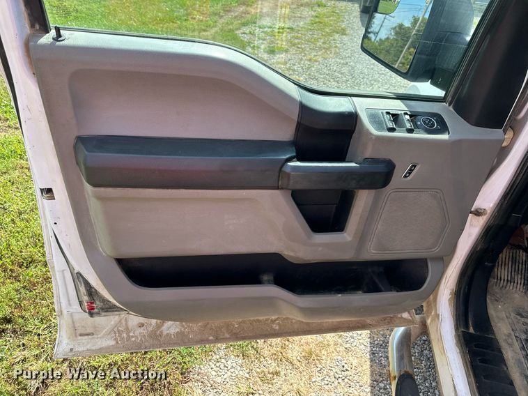 image for item DV1045 2017 Ford F150  SuperCab pickup truck