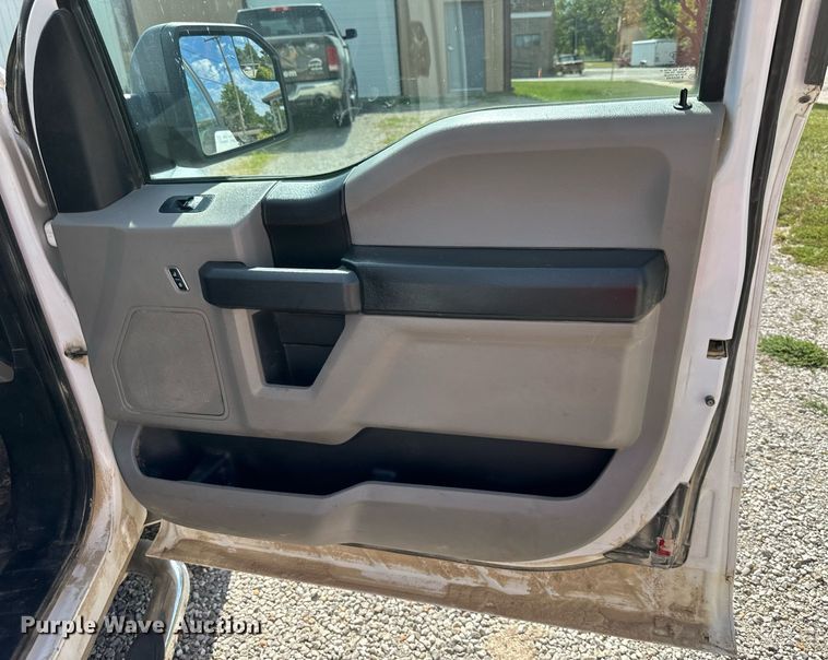 image for item DV1045 2017 Ford F150  SuperCab pickup truck