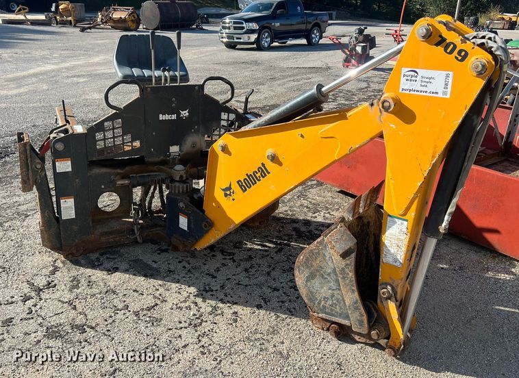 image for item DW2795 Bobcat 709FDS  skid steer backhoe