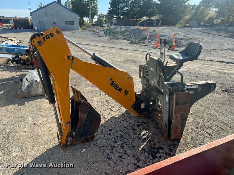 image for item DW2795 Bobcat 709FDS  skid steer backhoe
