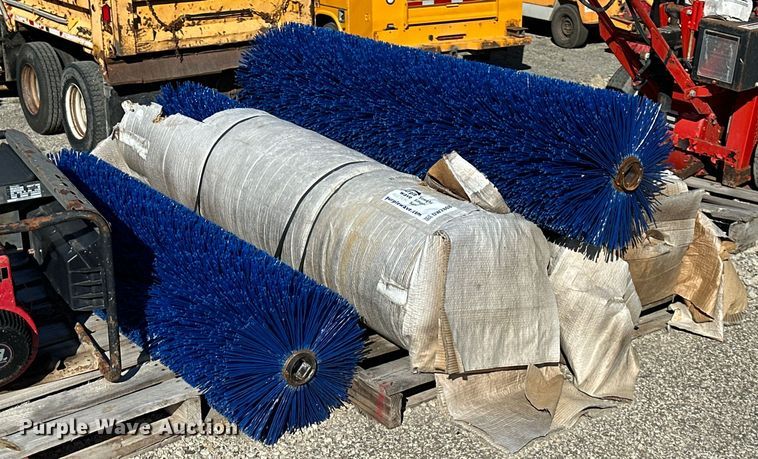 image for item DW2808 (5) brooms