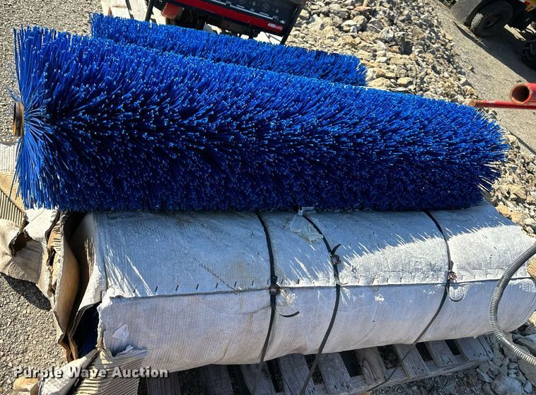 image for item DW2808 (5) brooms