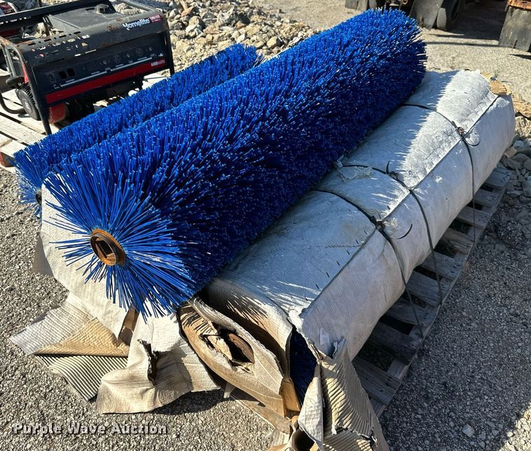 image for item DW2808 (5) brooms