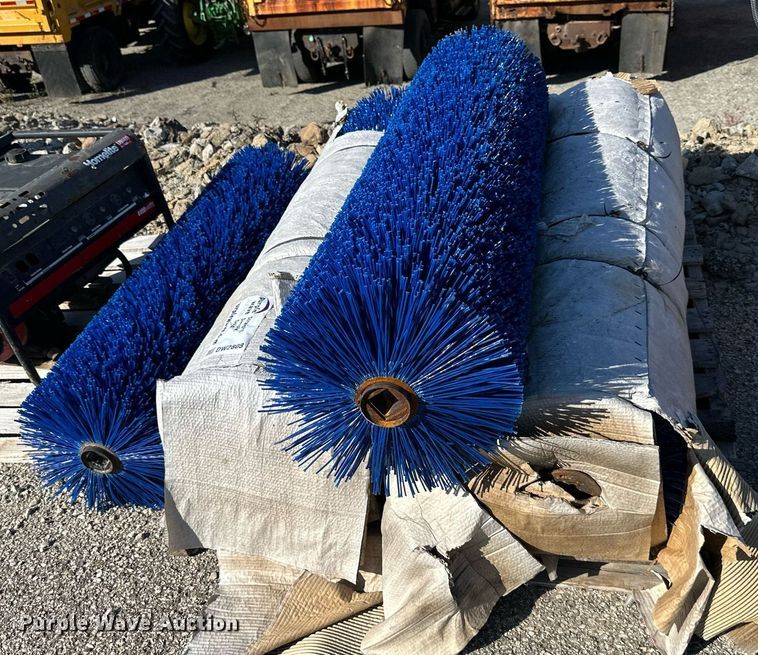 image for item DW2808 (5) brooms