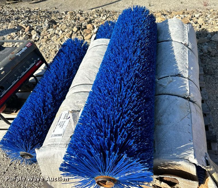 image for item DW2808 (5) brooms