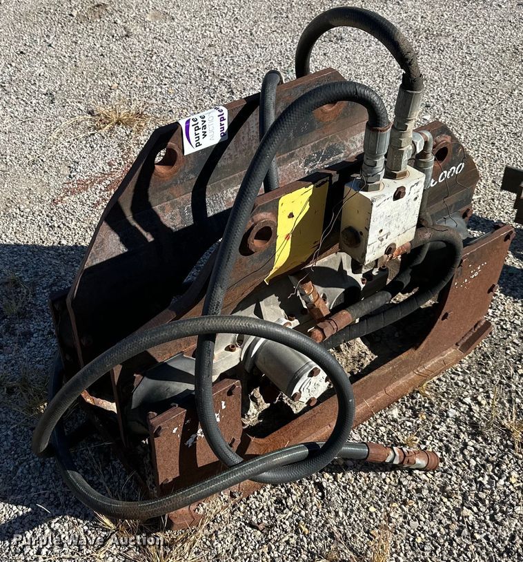 image for item DW2813 Plate compactor