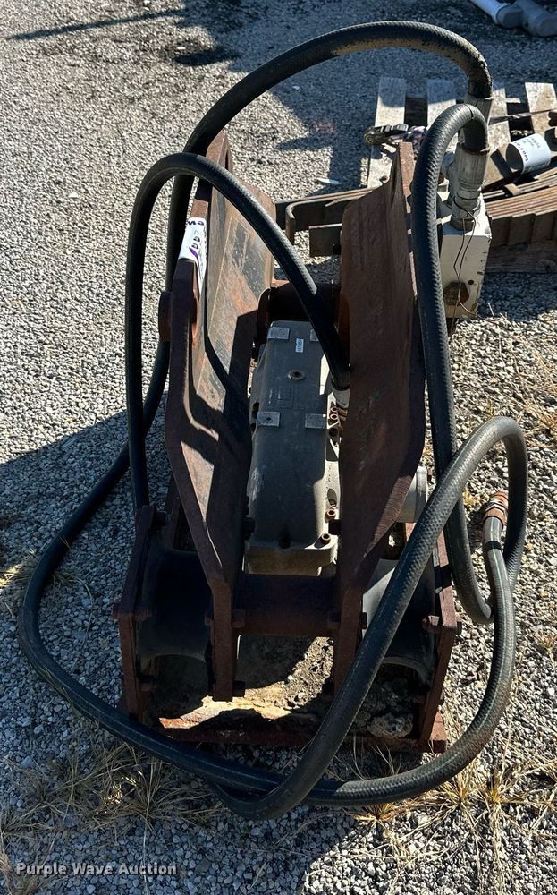 image for item DW2813 Plate compactor