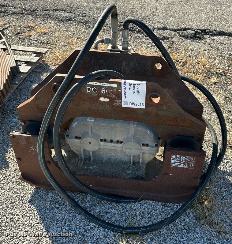 image for item DW2813 Plate compactor