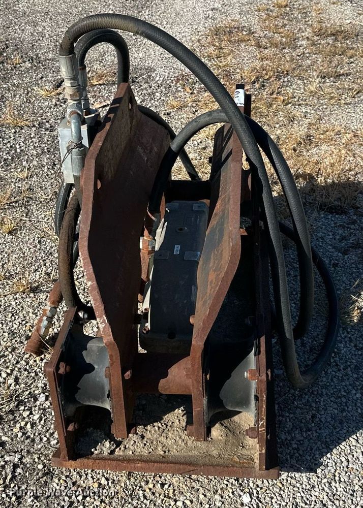 image for item DW2813 Plate compactor